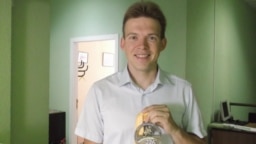 Максім Знак у зьняволеньні напісаў тры кнігі. Заробак палітвязьня за мінулы месяц — 18 цэнтаў