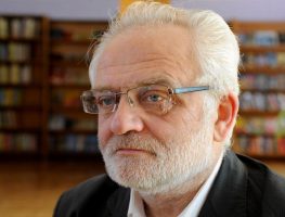 Чым займаецца Уладзімір Мацкевіч за кратамі? Распавяла яго калега  