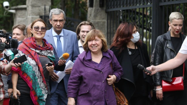 Аўтар дзяржаўнага гімна і нобэлеўская ляўрэатка. Хто кіраваў пісьменьніцкімі арганізацыямі, якія рэпрэсуе рэжым Лукашэнкі 