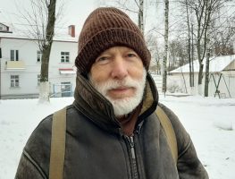 Міліцыянты зноў забралі беларускія кнігі ў Барыса Хамайды  