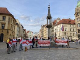 У Вроцлаве беларусы выказалі пратэст супраць разбурэння ў Беларусі могілак Арміі Краёвай