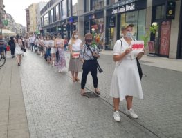 “Так свабодзе. Не гвалту!” Як прайшоў першы ў Польшчы ланцуг салідарнасці   