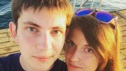 Дар'я Лосік павіншавала мужа пад сьценамі турмы