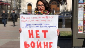 Жонка пісьменьніка Сашы Філіпенкі пайшла ў заклад з маці, што ў Расеі нельга пратэставаць супраць вайны