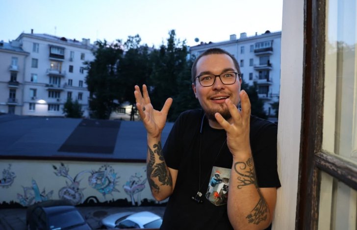 Любіць мастацтва і ўсё роўна быць папулярным. Мікіта Моніч запусціў ютуб-шоу