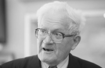 Ябацькі не хочуць, каб бібліятэцы ў Астраўцы надалі імя Адама Мальдзіса