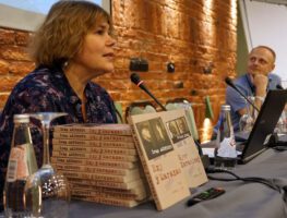 Алена Лапцёнак: Творчасць за кратамі мае й тэрапеўтычны эфект  