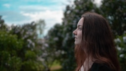 Зьявіліся падрабязнасьці знаходжаньня за кратамі выпускніцы юрфаку БДУ, асуджанай за прамову на выпускным