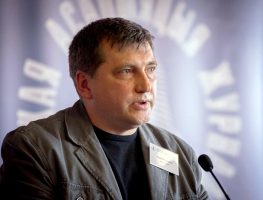 Андрэй Бастунец: Нельга выжыць, калі хаваеш галаву ў пясок   