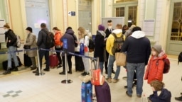 Аўтарка «Псыхалягічнай аптэчкі мігранта» пра тое, што дапаможа перажыць разьвітаньне з радзімай