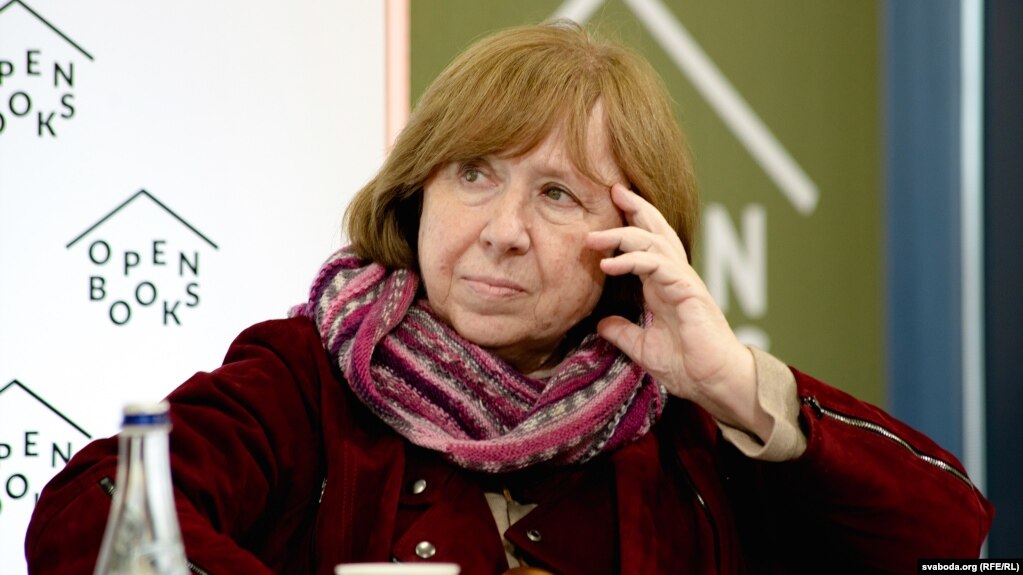  «Беларусь — чарнобыльская лябараторыя». Алексіевіч пра сьвет, які «вяртаецца ў цемру». Поўны тэкст інтэрвію Свабодзе 