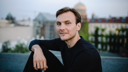 Інтэрвію з дырыгентам мюнхэнскага аркестру, які напісаў кнігу пра рэвалюцыю ў Беларусі