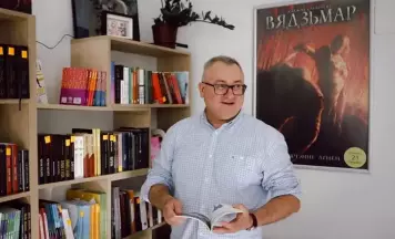 Ці выйдзе біяграфія Пазняка і ў чым галоўная праблема беларускай літаратуры? Янушкевіч — пра тыражы і канкурэнцыю з рускай кнігай