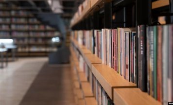 Арлоў, Ластоўскі, Муракамі й энцыкляпэдыі для падлеткаў. Якія кнігі ў Беларусі прызнаюць «экстрэмісцкімі» і хто гэта робіць